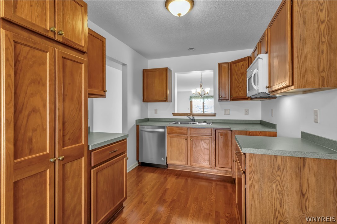 20 Hickory Grove Lane, Cheektowaga, NY 14227