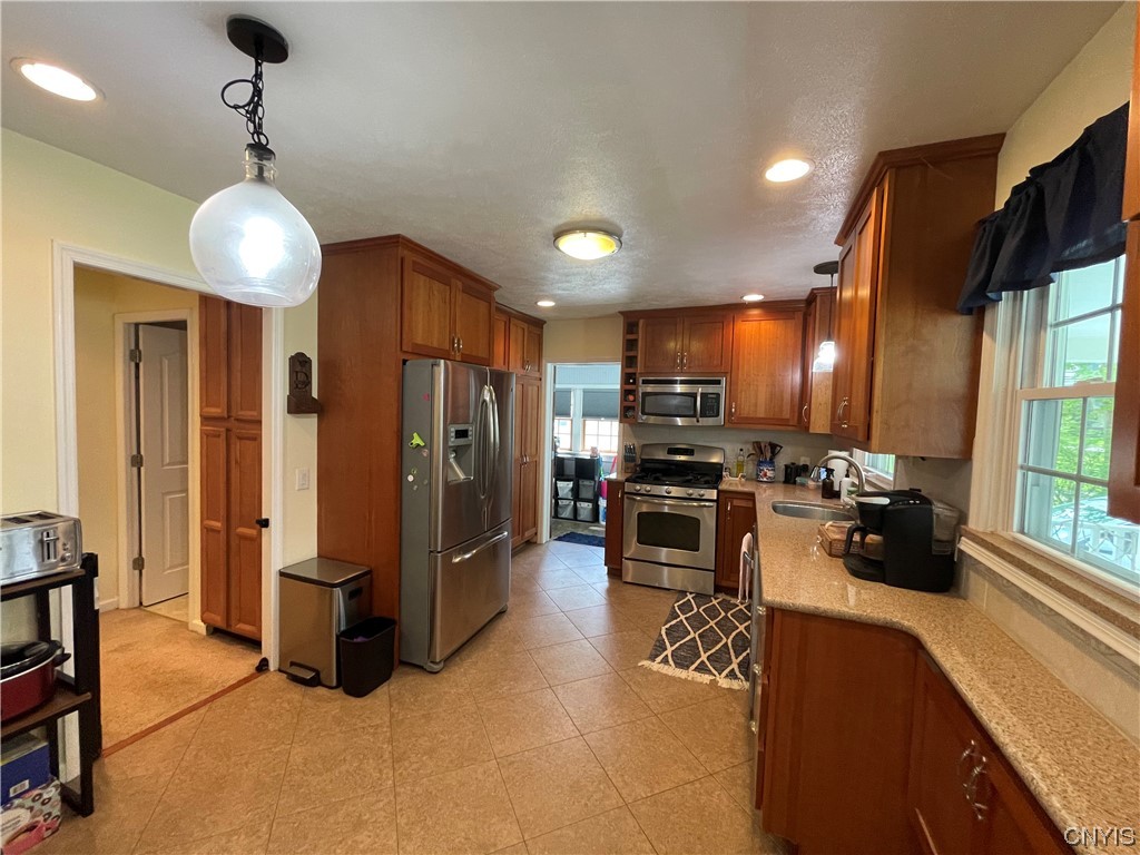 Sold 421 Wilbur Street, OneidaInside, NY 13421 4 Beds / 3 Full