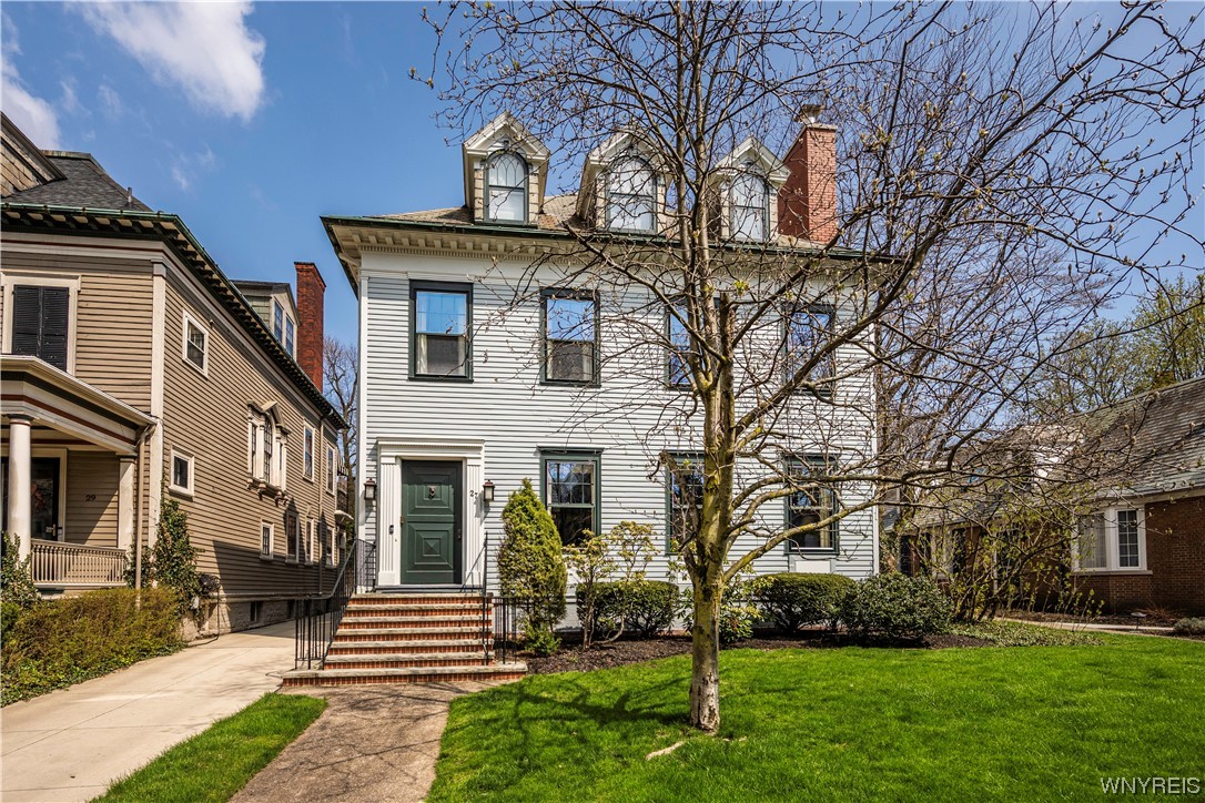 27 Oakland Pl, Buffalo, NY 14222, Delaware District