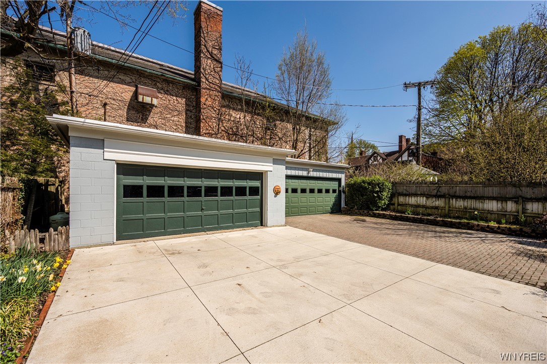 27 Oakland Pl, Buffalo, NY 14222, Delaware District