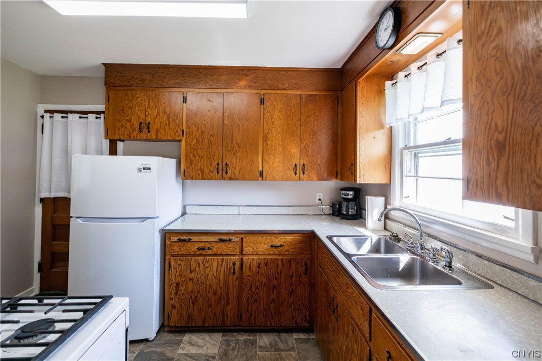 Sold 102 Daniels Drive, Lenox, NY 13032, Canastota 2 Beds / 1 Full