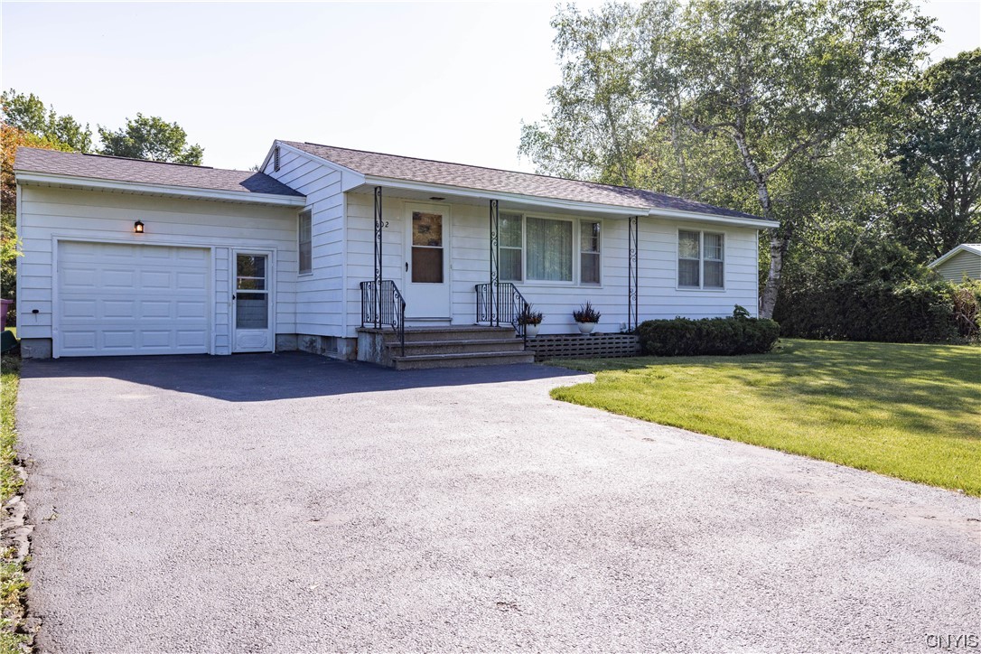 Sold 102 Daniels Drive, Lenox, NY 13032, Canastota 2 Beds / 1 Full