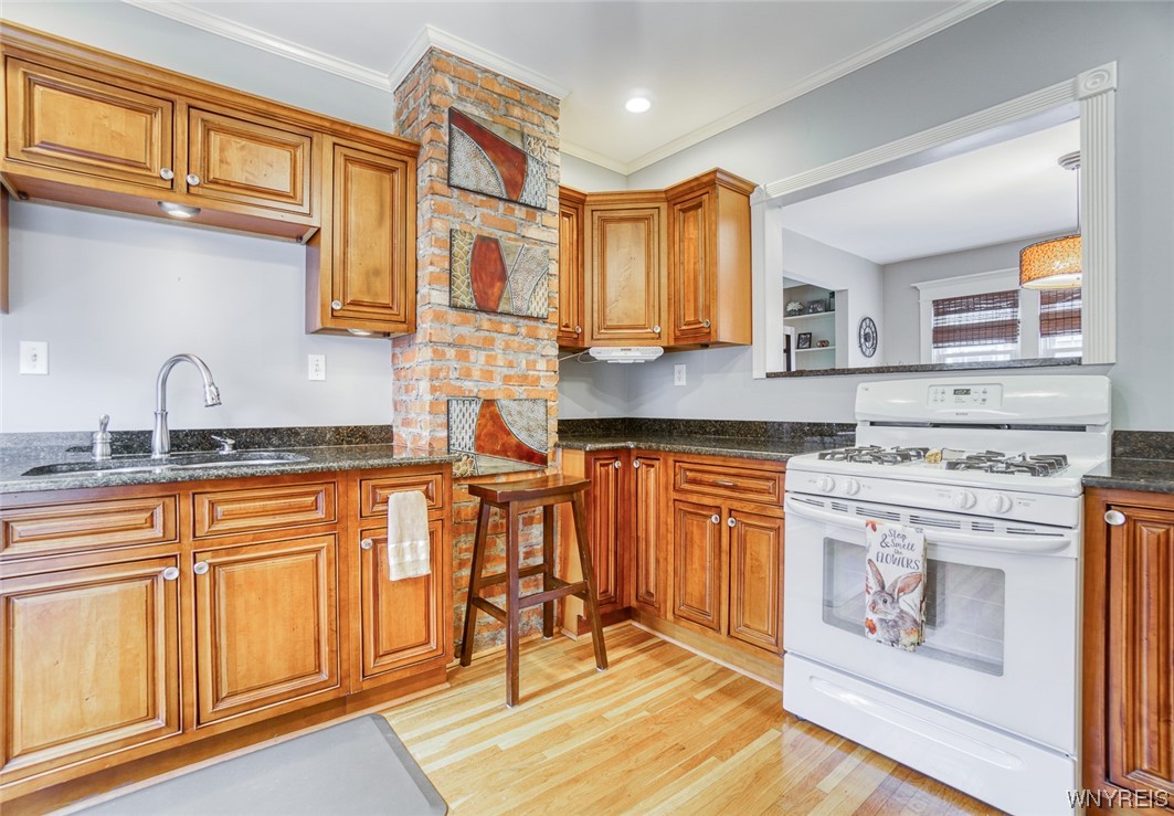 Sold 63 Delham Avenue, Buffalo, NY 14216, North Buffalo 6 Beds / 3