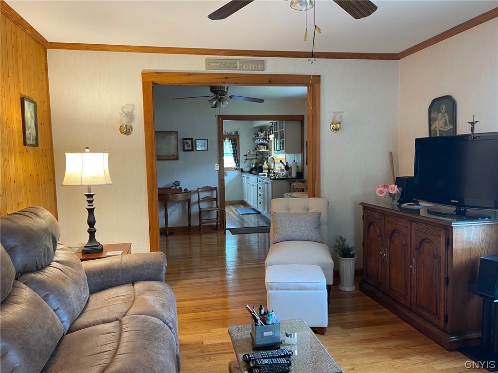 For Sale 523 Seneca Street, OneidaInside, NY 13421 2 Beds / 1 Full