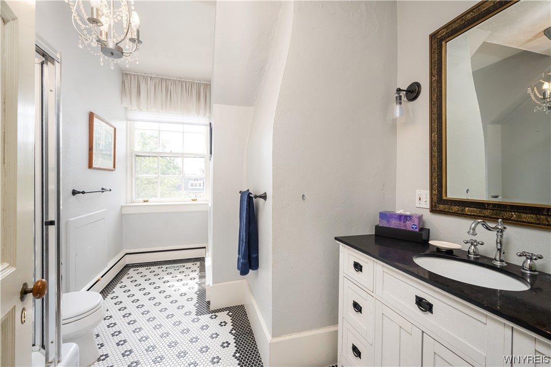 65 Oakland Place, Buffalo, NY 14222, Delaware District