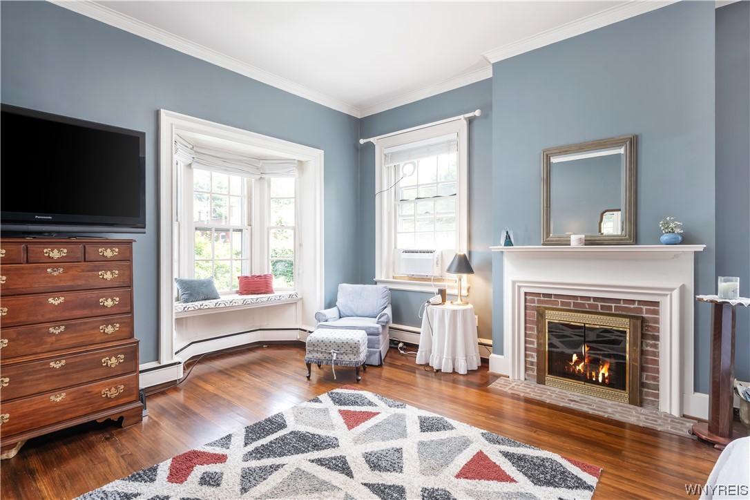 65 Oakland Place, Buffalo, NY 14222, Delaware District