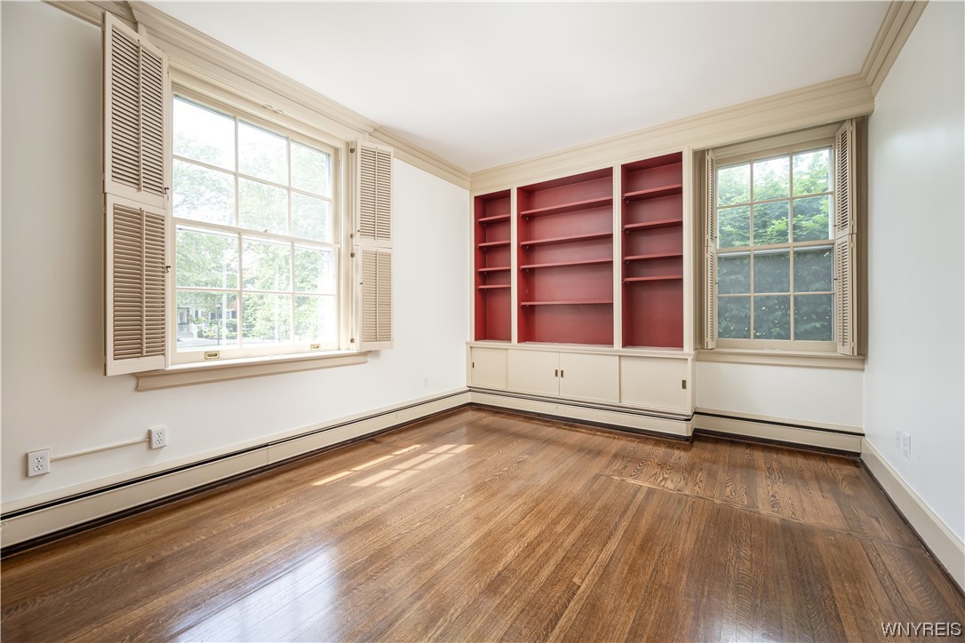 65 Oakland Place, Buffalo, NY 14222, Delaware District