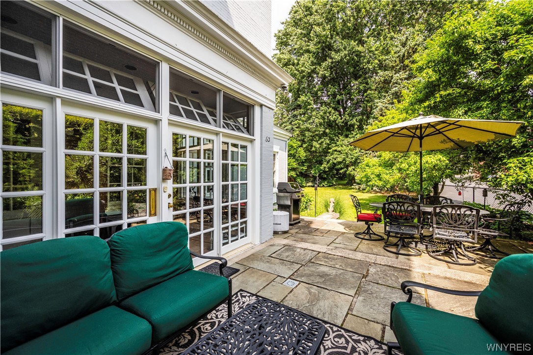 65 Oakland Place, Buffalo, NY 14222, Delaware District