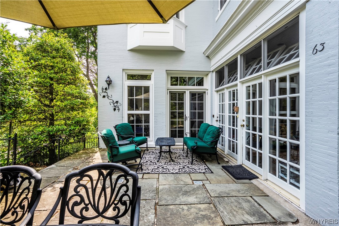 65 Oakland Place, Buffalo, NY 14222, Delaware District