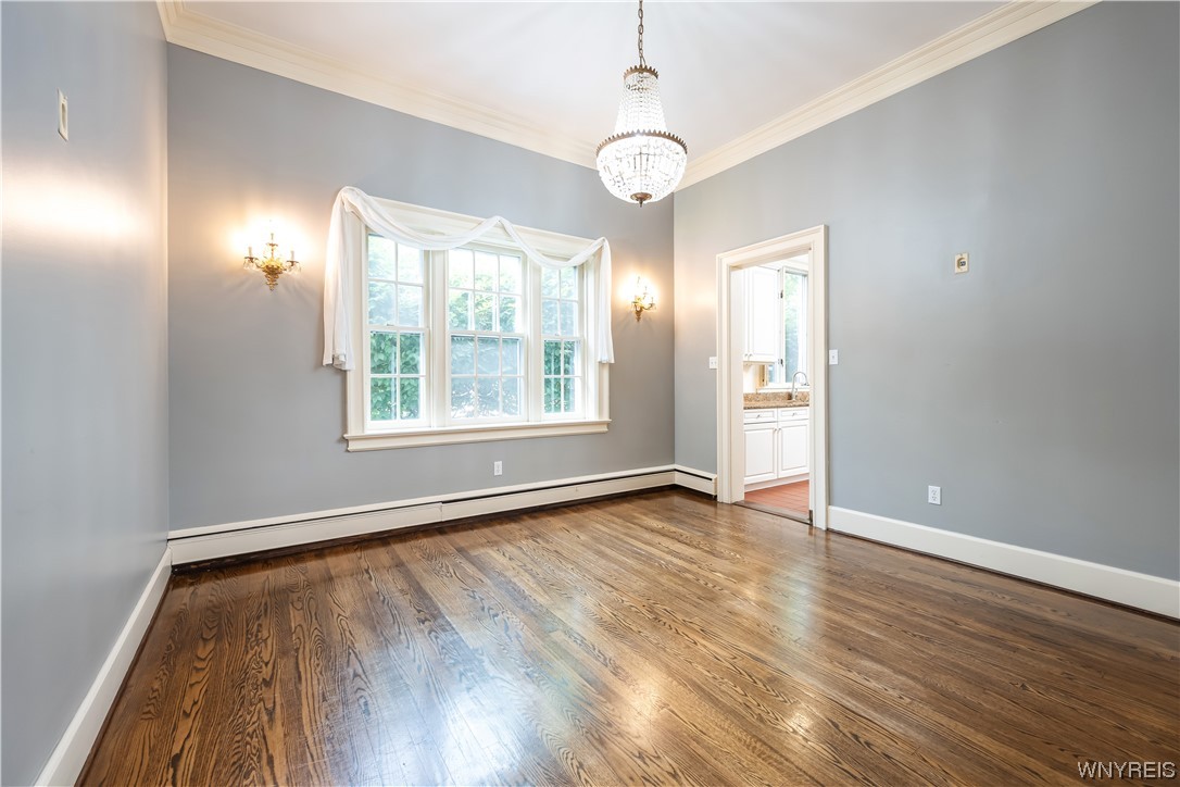 65 Oakland Place, Buffalo, NY 14222, Delaware District