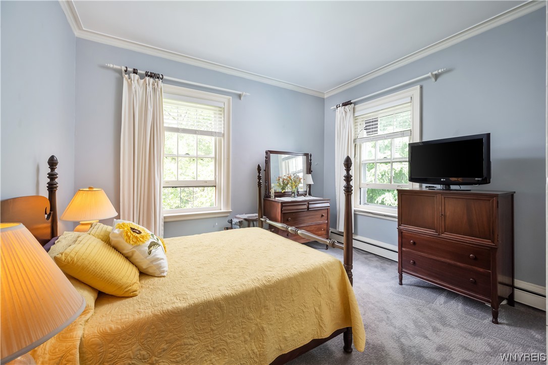 65 Oakland Place, Buffalo, NY 14222, Delaware District