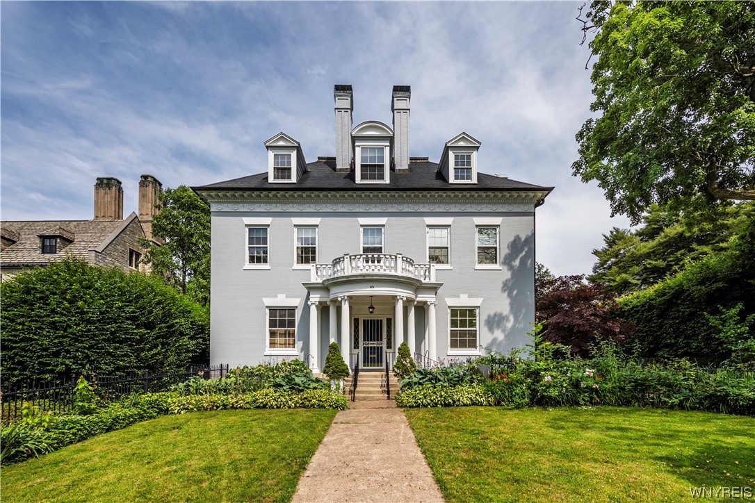 65 Oakland Place, Buffalo, NY 14222, Delaware District