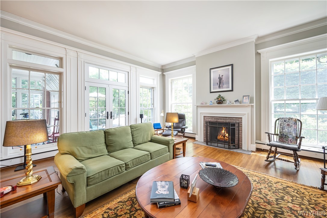 65 Oakland Place, Buffalo, NY 14222, Delaware District