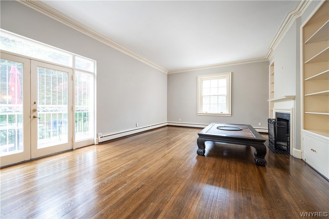 65 Oakland Place, Buffalo, NY 14222, Delaware District