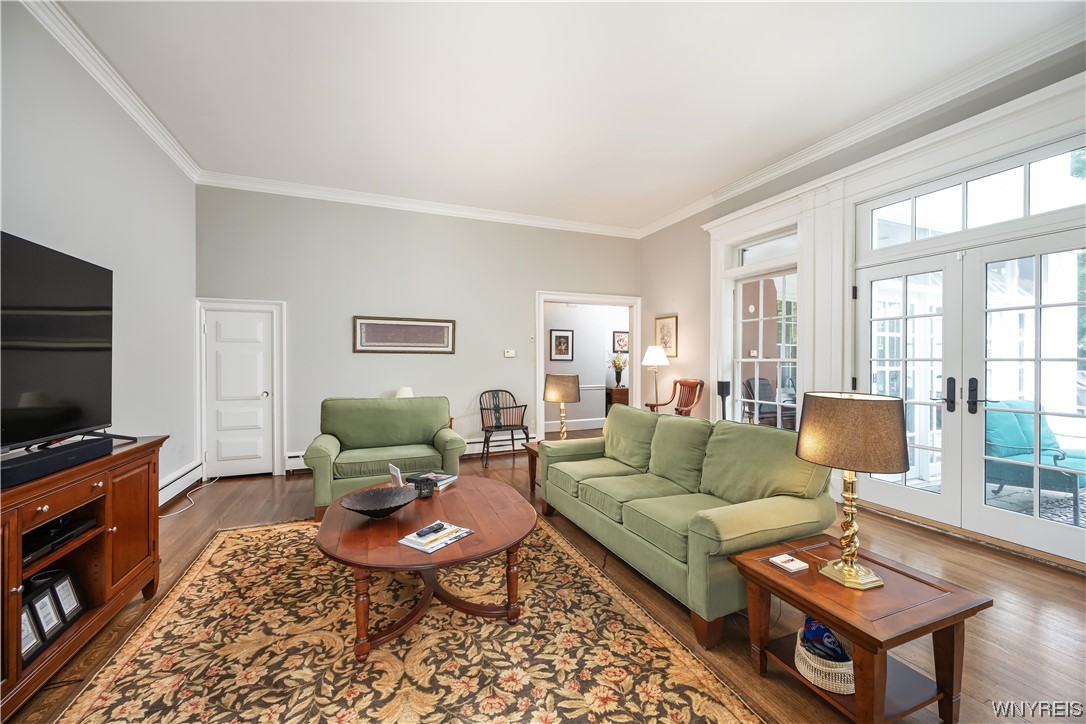 65 Oakland Place, Buffalo, NY 14222, Delaware District