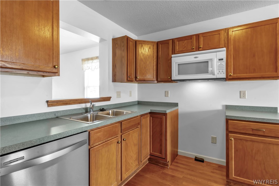 20 Hickory Grove Lane, Cheektowaga, NY 14227