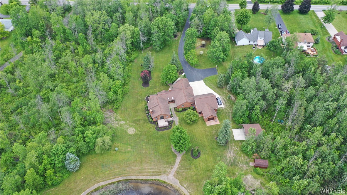 81 Schlemmer Road, Lancaster, NY 14086