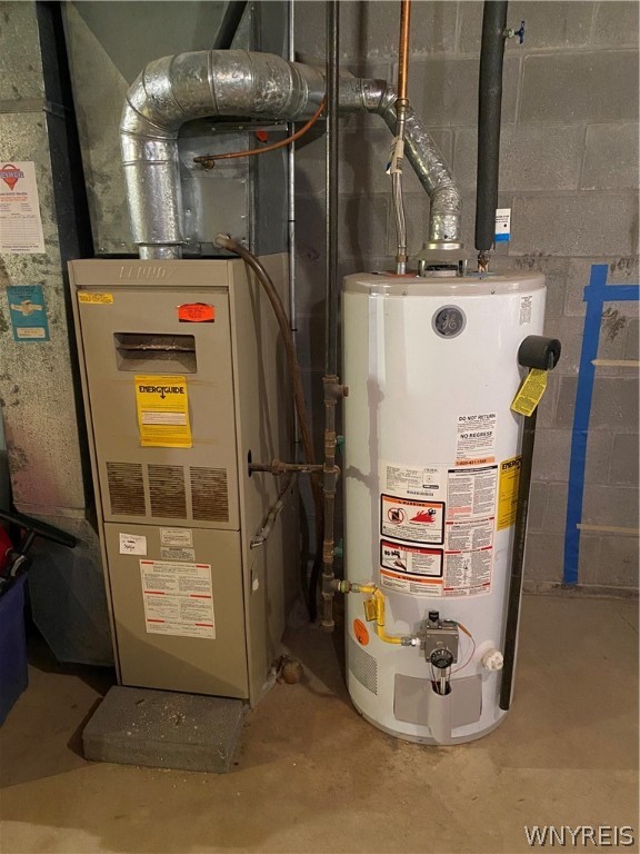 Sold 337 Wimbledon Court, West Seneca, NY 14224, West Seneca 2 Beds / 1 Full Bath / 1 Half