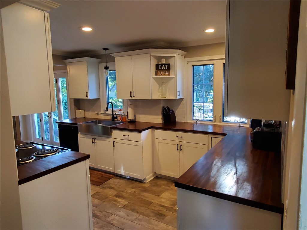 Sold 357 Dellwood Road, Greece, NY 14616 3 Beds / 2 Full Baths