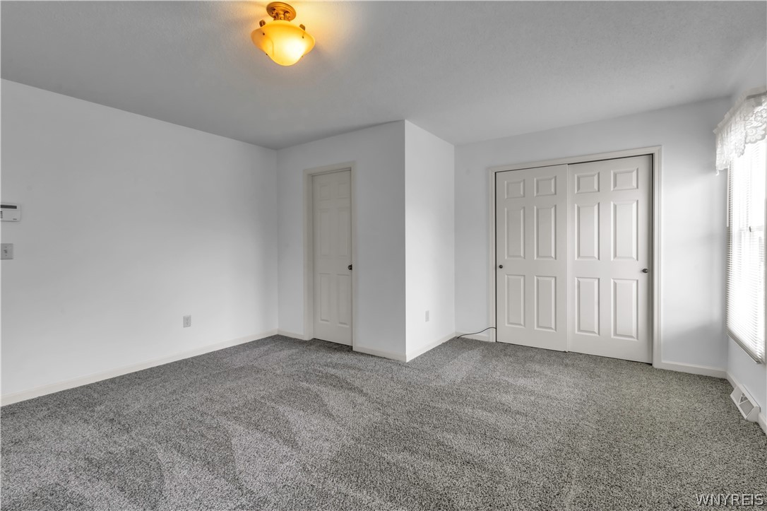 20 Hickory Grove Lane, Cheektowaga, NY 14227