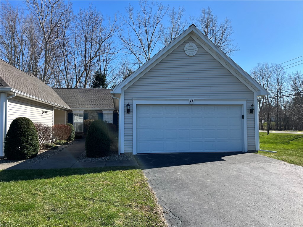 11 Maier Circle, Gates, NY 14559
