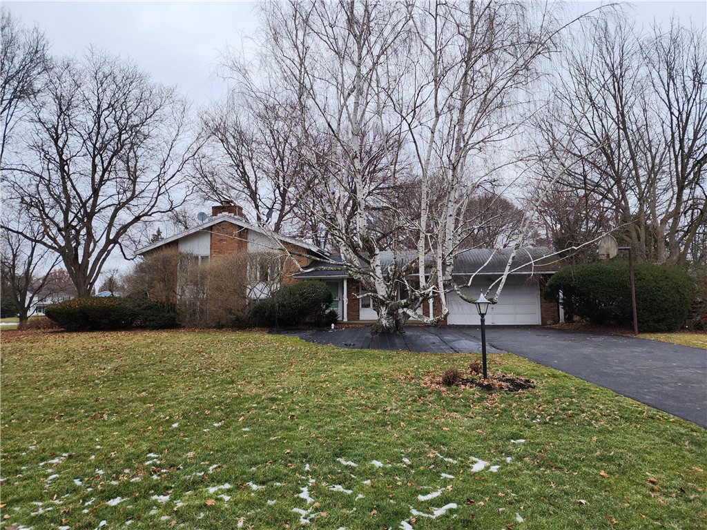 For Sale 2 Ten Eyke Circle, Pittsford, NY 14534, Pittsford 4 Beds / 2 Full Baths / 1 Half