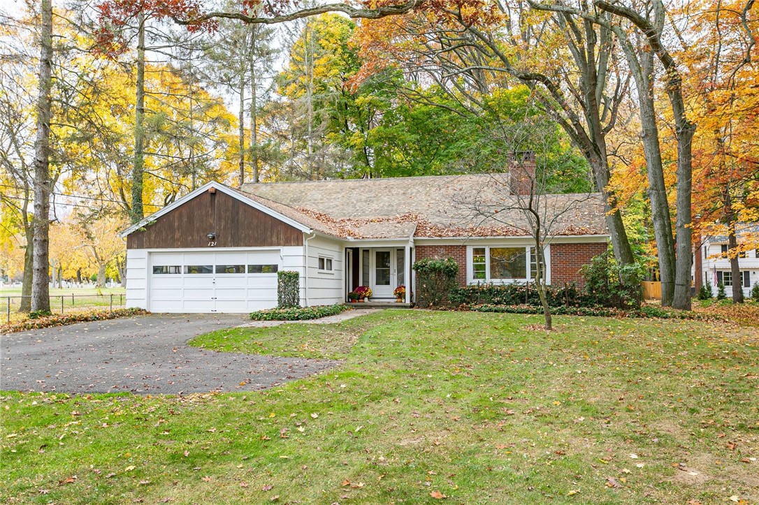 Sold 121 Hoffman Road, Irondequoit, NY 14622 4 Beds / 2 Full Baths