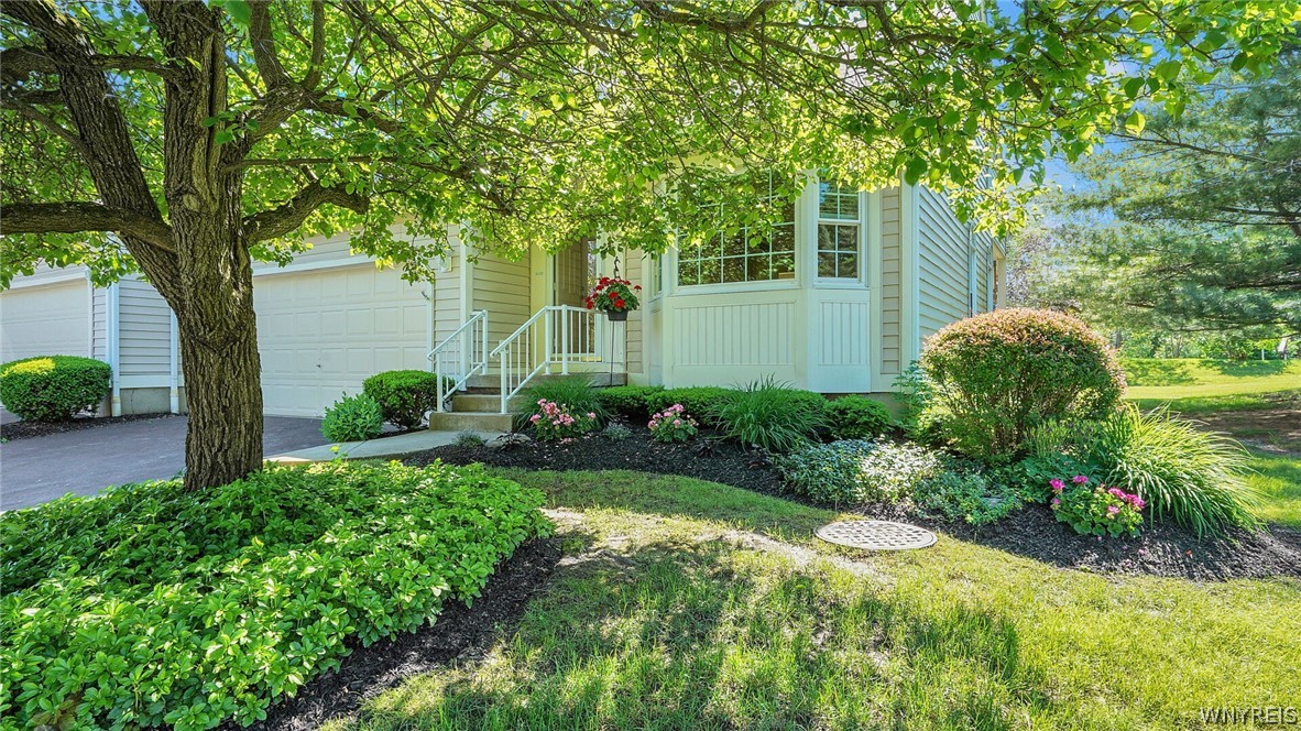 Sold 32 Pond Brook Drive, Elma, NY 14059, Elma 2 Beds / 2 Full Baths