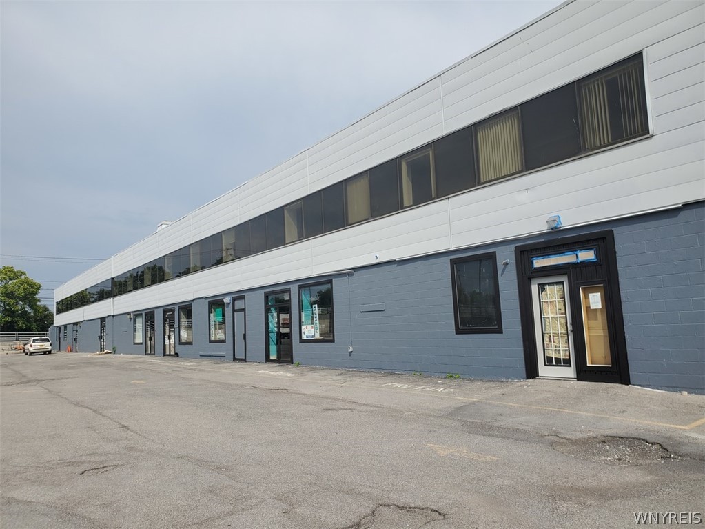 2425 Hyde Park Boulevard, Niagara Falls, NY 14305