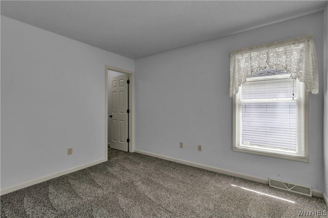 20 Hickory Grove Lane, Cheektowaga, NY 14227