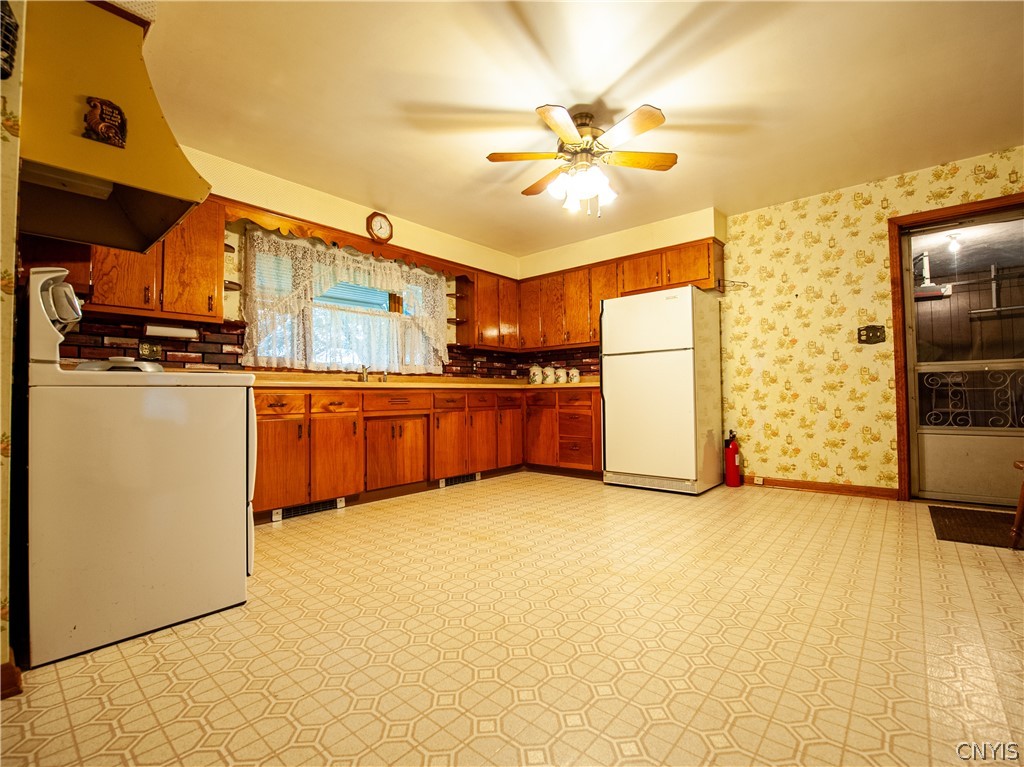 9386 Sessions Road, New Hartford, NY 13456