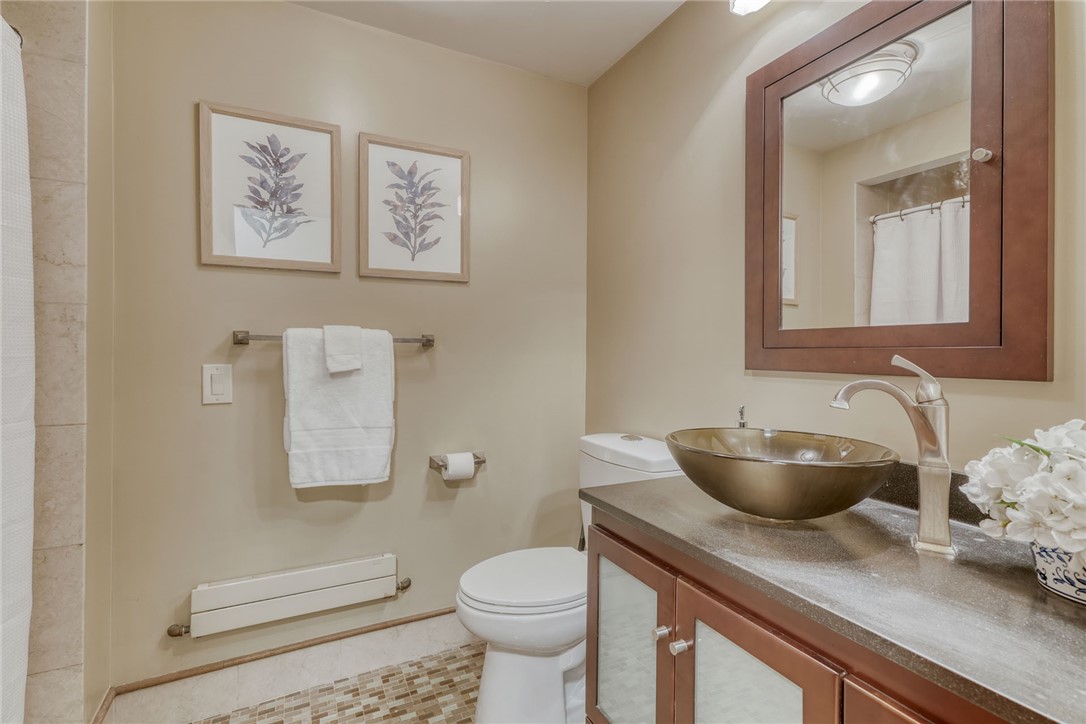 37 Bromley Road, Pittsford, NY 14534