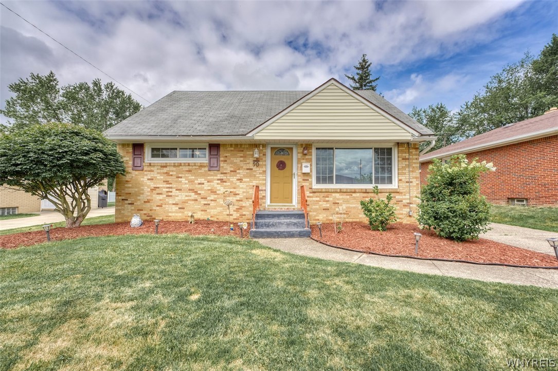 90 Sky Hi Drive, West Seneca, NY 14224