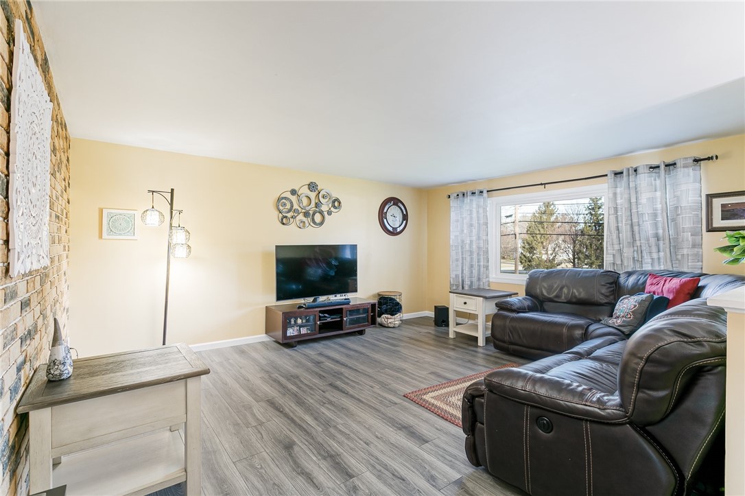 Sold 693 Klem Road, ster, NY 14580 4 Beds / 2 Full Baths 305,000