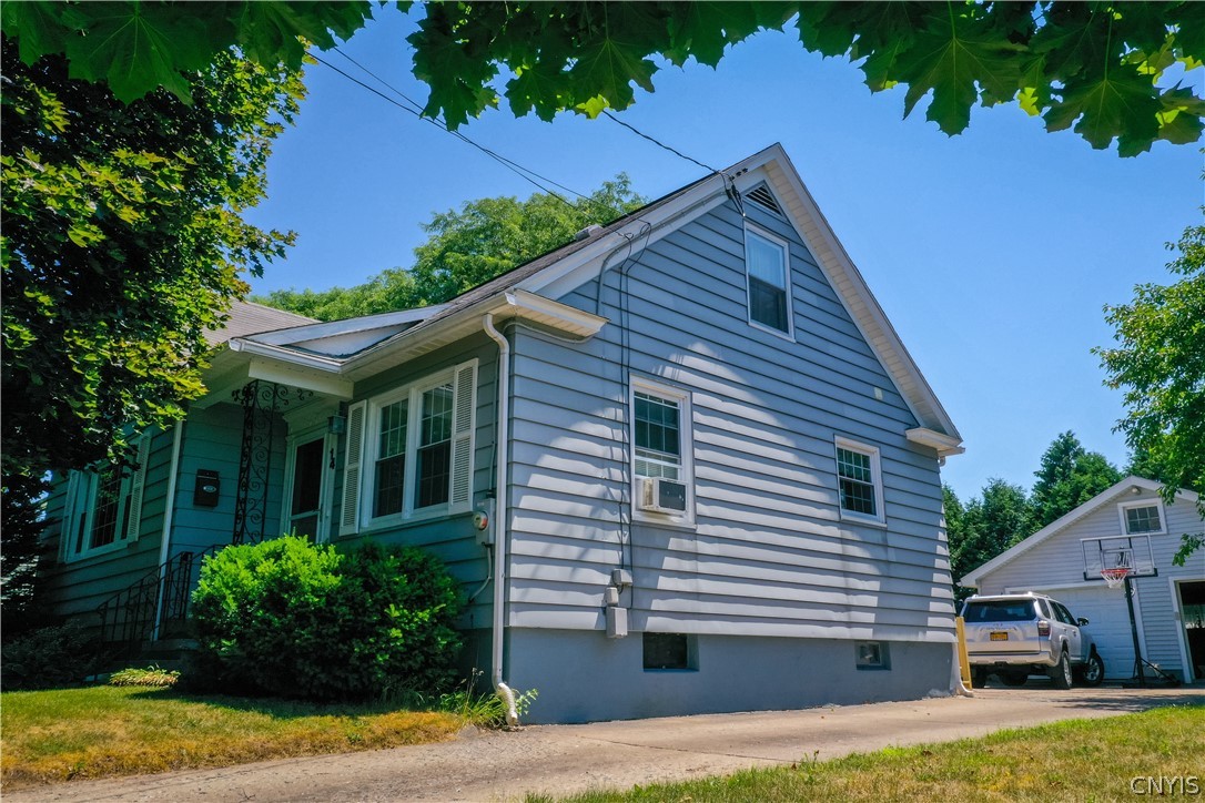 14 Wadas Drive, Whitestown, NY 13417