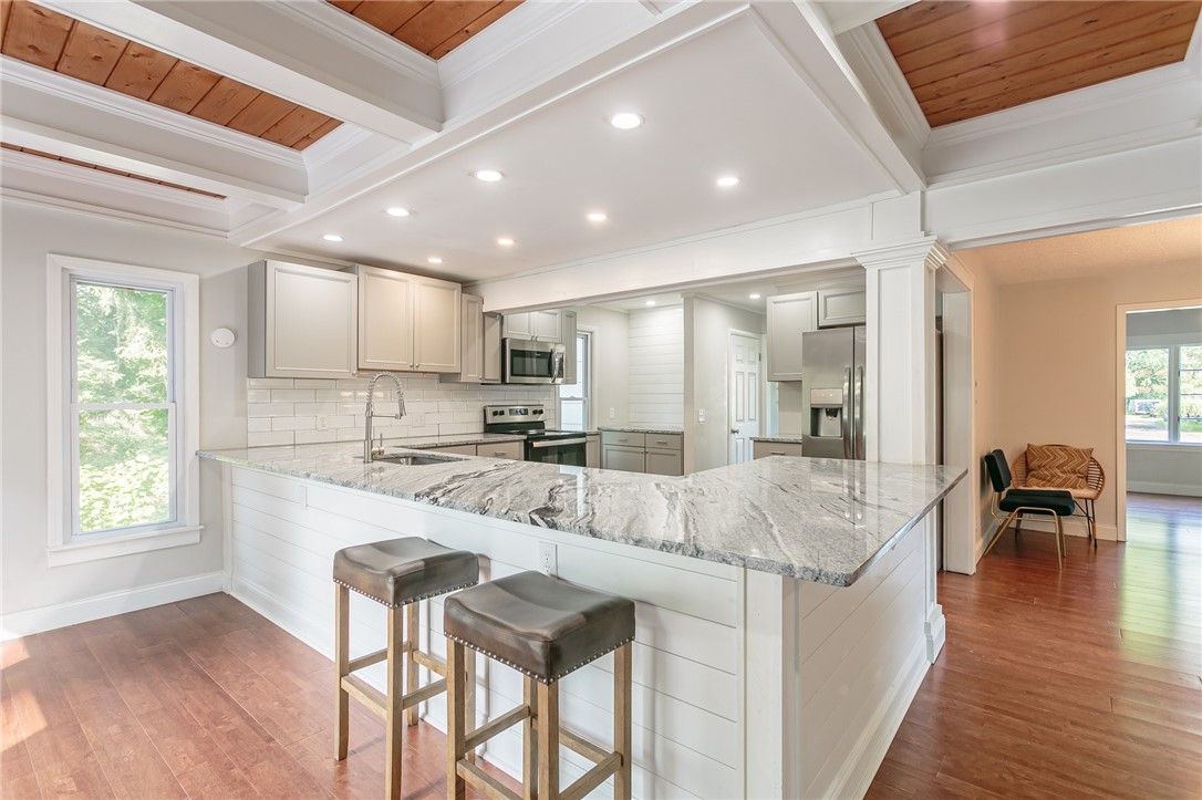 Sold 963 Five Mile Line Road, ster, NY 14580 4 Beds / 2 Full