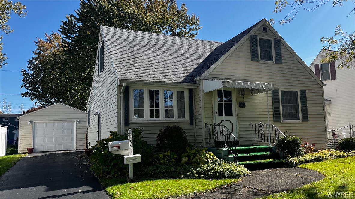 137 Lyndale Court, West Seneca, NY 14224