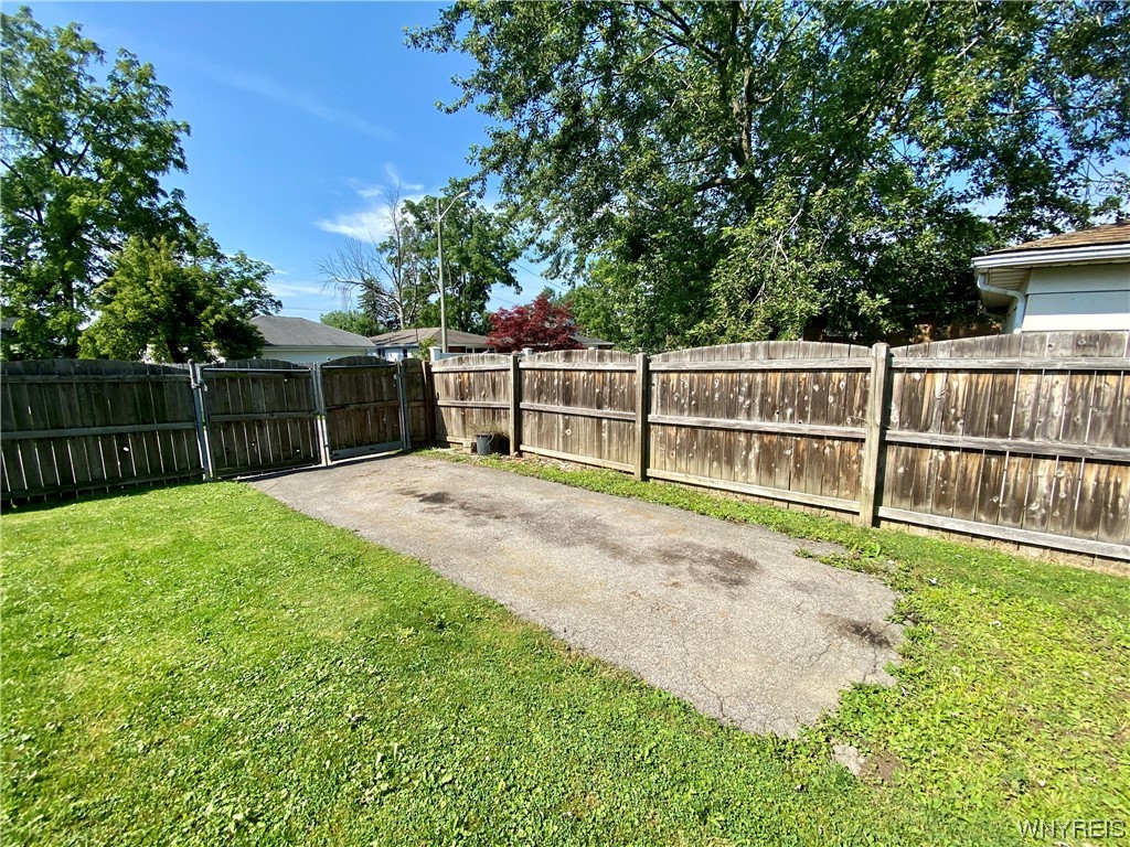 28 Erie St, Cheektowaga, NY 14043