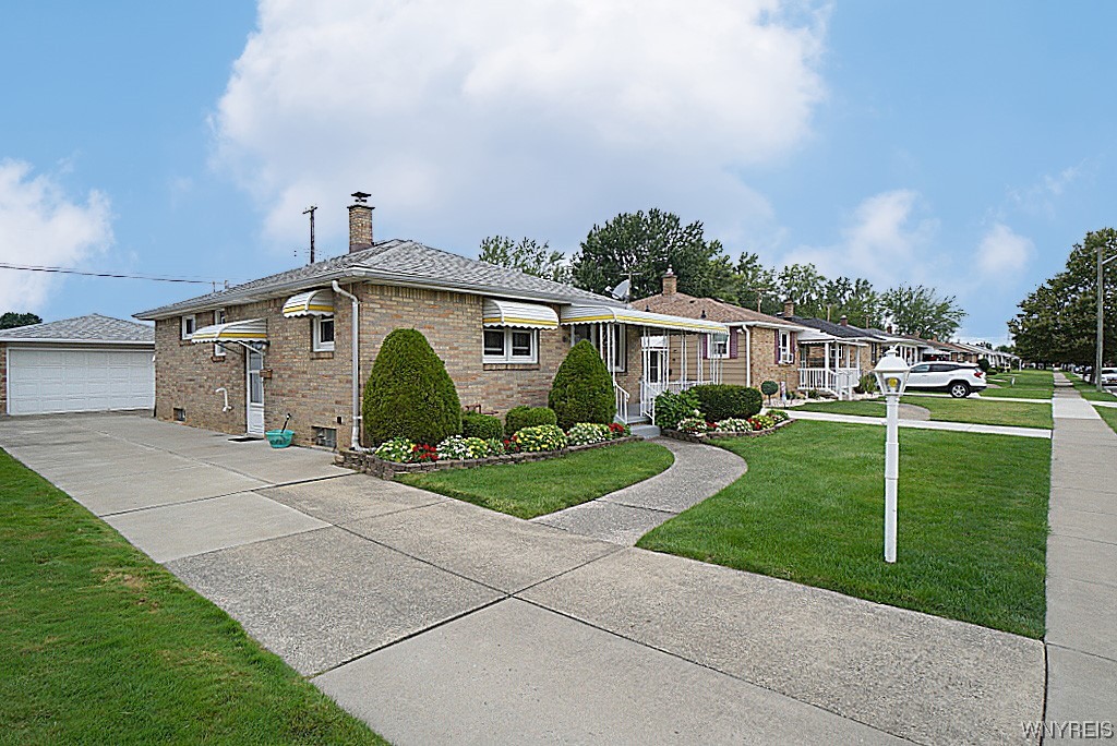 Sold 84 Claude Drive, Cheektowaga, NY 14206 3 Beds / 1 Full Bath