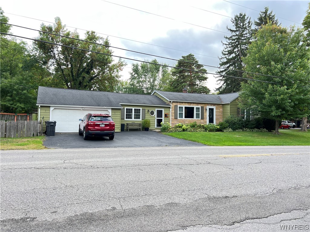 For Sale 122 Larned Lane, Orchard Park, NY 14127 3 Beds / 1 Full