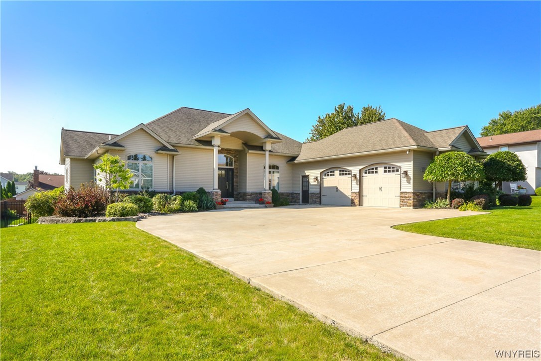 Sold 960 Foxcroft Road, Grand Island, NY 14072 3 Beds / 3 Full Baths