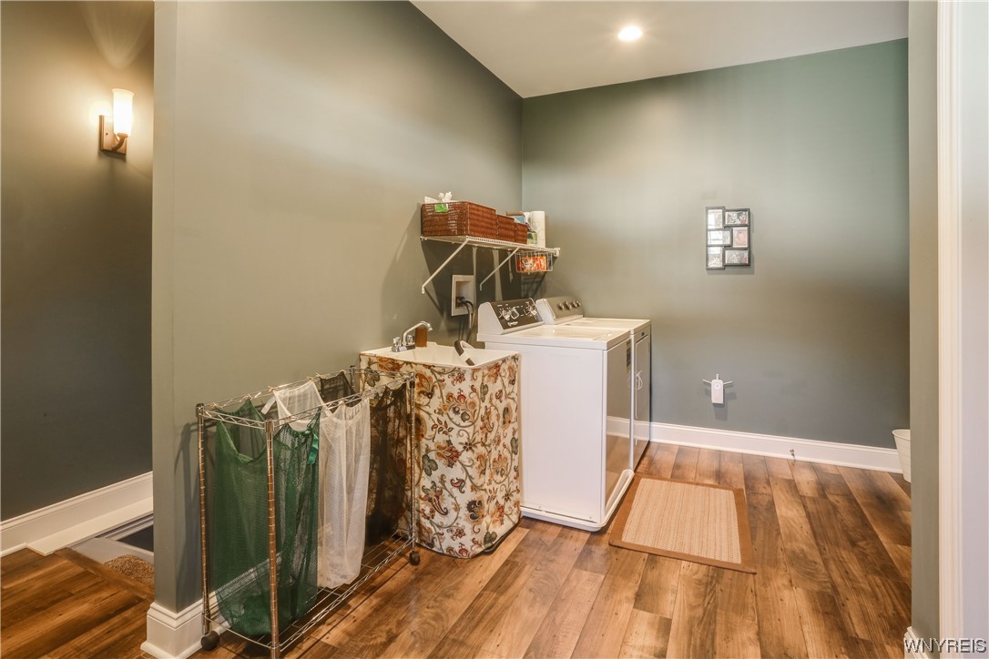 Sold 960 Foxcroft Road, Grand Island, NY 14072 3 Beds / 3 Full Baths