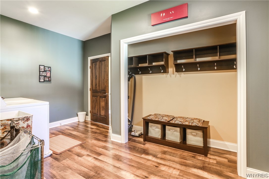 Sold 960 Foxcroft Road, Grand Island, NY 14072 3 Beds / 3 Full Baths