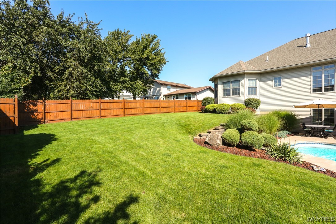 Sold 960 Foxcroft Road, Grand Island, NY 14072 3 Beds / 3 Full Baths