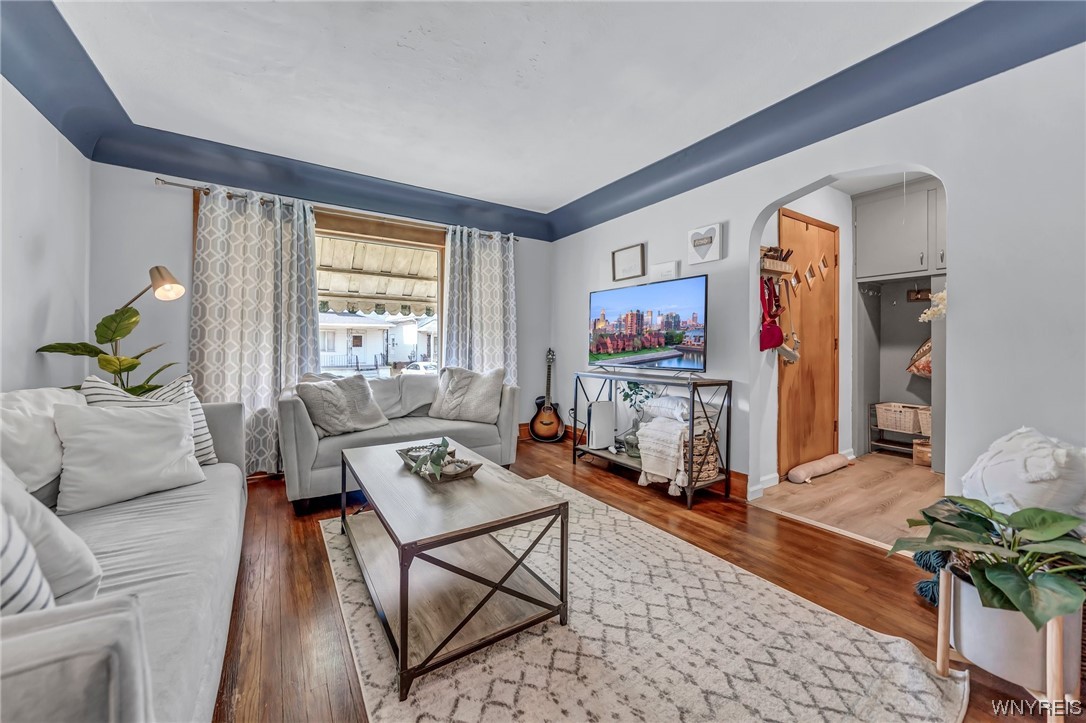 For Sale 433 S Ogden Street, Buffalo, NY 14206, Kaisertown 2 Beds / 2 Full Baths 180,000