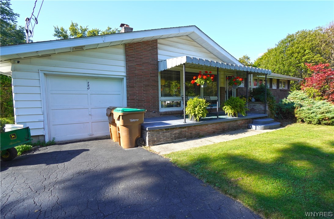 Sold 780 Cayuga Creek Road, Cheektowaga, NY 14227 3 Beds / 1 Full