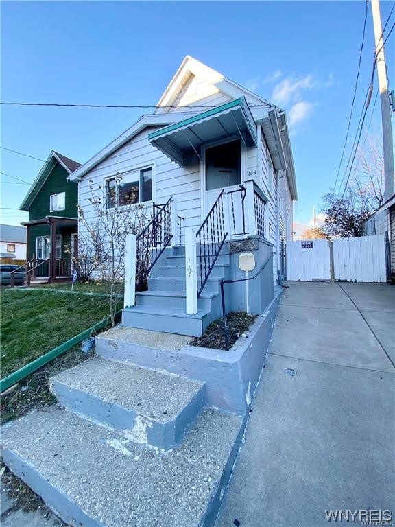 Sold 104 Gladstone Street, Buffalo, NY 14207, Black Rock 2 Beds / 2