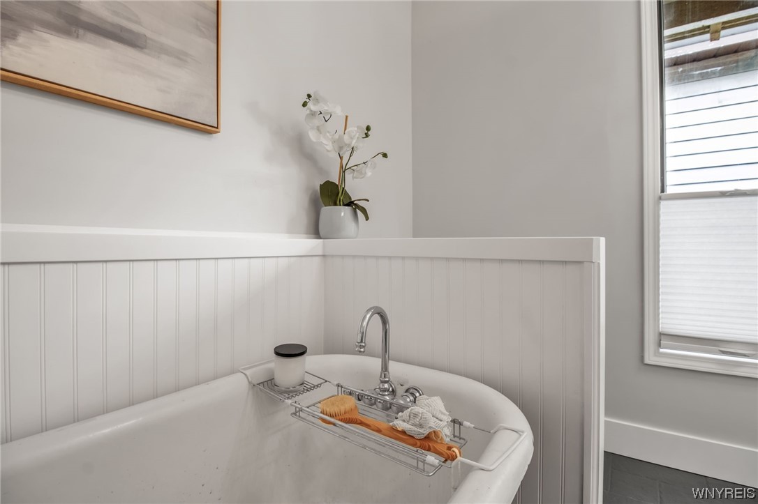 Sold 380 Bird Avenue, Buffalo, NY 14213, West Side 3 Beds / 1 Full