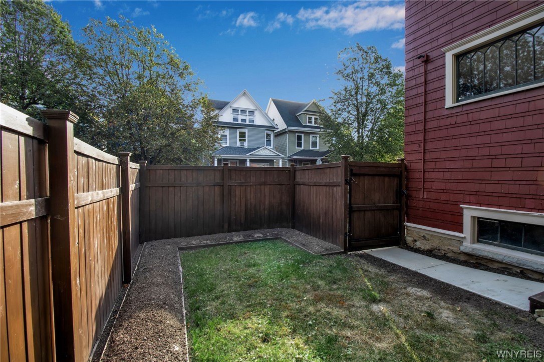 Sold 380 Bird Avenue, Buffalo, NY 14213, West Side 3 Beds / 1 Full