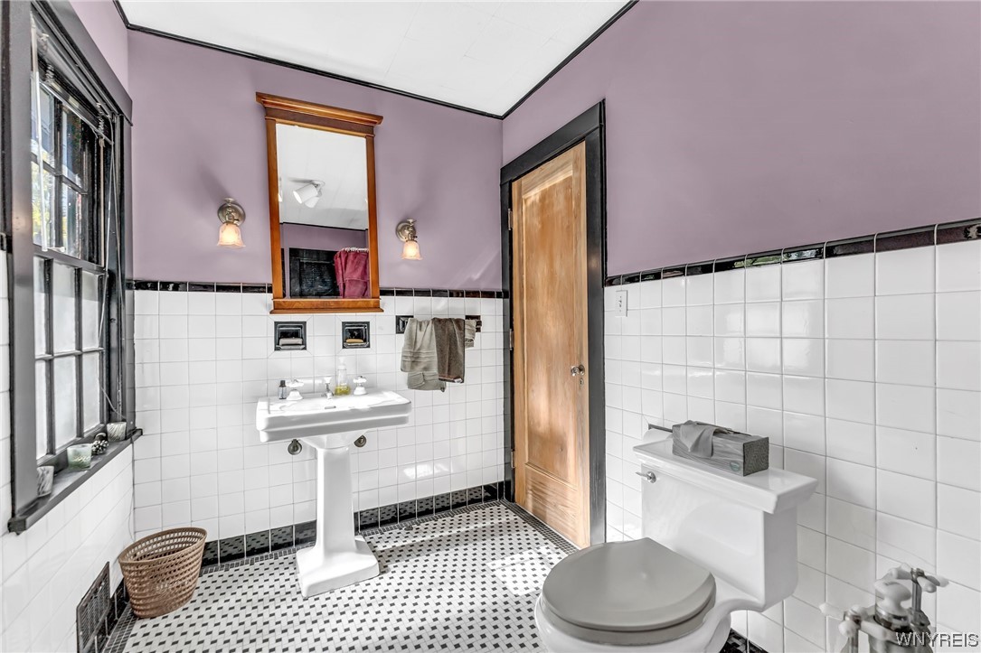 65 Tillinghast Place, Buffalo, NY 14216, North Buffalo